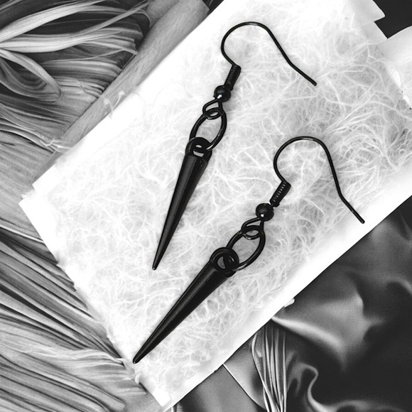 5 For $25💫Black Punk Spike Earrings - Picture 1 of 4